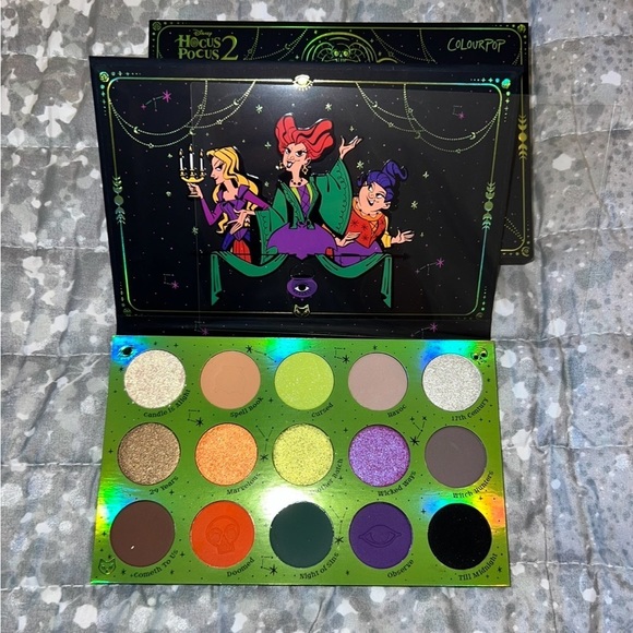 Disney HOCUS POCUS 2 ALL HALLOWS EVE PRESSED POWDER PALETTE NIB - Picture 1 of 5